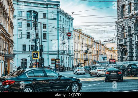 Saint Petersburg, Russia - 06 Novembre 2019: Nevsky Avenue. Urban e storicamente la più bella vista della città di San Pietroburgo. La Russia. Foto Stock