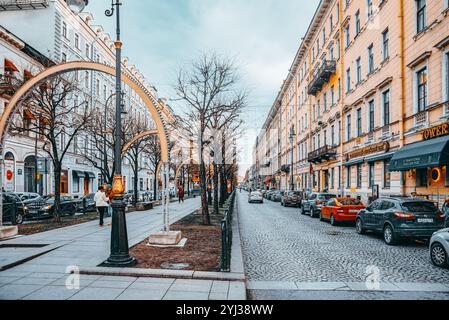 San Pietroburgo, Russia - 06 Novembre 2019: Nevsky Avenue. Città e storicamente bella vista della città di San Pietroburgo. Foto Stock