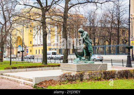 San Pietroburgo, Russia - 05 Novembre 2019: Embankment Admiralteyskaya E Scultura Del Re Carpentiere. San Pietroburgo. Foto Stock