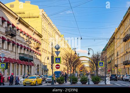 San Pietroburgo, Russia - 07 novembre 2019: Viale Nevsky. Viste urbane e storicamente belle della città di San Pietroburgo. Russia. Foto Stock