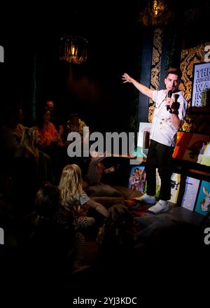 Russell Kane lettura libri e firma evento, Bar Up the Road, Southend © Clarissa Debenham (Film Free Photography) / Alamy Foto Stock