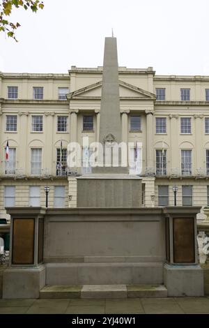 Cheltenham's War Memorial and Municipal Offices on the Promenade in Cheltenham - 10 novembre 2024 foto di Antony Thompson/Thousand Word Media Ltd Foto Stock