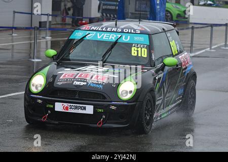 Louis Fleet, MINI Cooper, Team Avago, Vertu MINI Challenge Trophy 2024, gare di 20 minuti, gare monomarca, auto basate sulla R50 MINI Cooper, Foto Stock