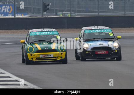 Alex Keens, MINI Cooper, Graves Motorsport, Leo Purches, MINI Cooper, Graves Motorsport, Vertu MINI Challenge Trophy 2024, gare di 20 minuti, singolo mar Foto Stock