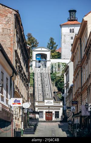 Zagabria, Croazia - 15 agosto 2024: Funicolare di Zagabria, la funicolare più corta del mondo Foto Stock