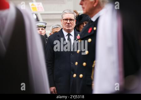 Westminster, Londra, Regno Unito. 10 novembre 2024. Il primo ministro britannico Keir Starmer ha reso omaggio a coloro che sono morti in conflitti sulla memoria Sunda a Cenotaph. Foto Stock