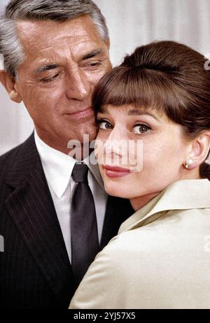 CARY GRANT e AUDREY HEPBURN in CHARADE (1963), diretto da STANLEY DONEN. Credito: FOTO UNIVERSALI / album Foto Stock