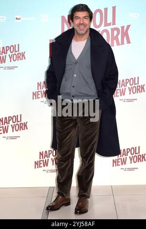 Pierfrancesco Favino partecipa al servizio fotografico del film "Napoli New York" all'Adriano Cinema di Roma. Foto Stock