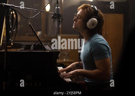 TARON EGERTON in ROCKETMAN (2019), diretto DA DEXTER FLETCHER. Credito: FOTO / Album DI PARAMOUNT Foto Stock