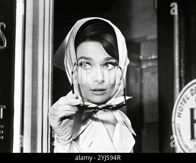 AUDREY HEPBURN in CHARADE (1963), diretto da STANLEY DONEN. Credito: FOTO UNIVERSALI / album Foto Stock