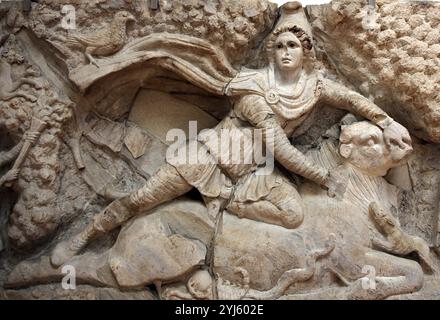 Sollievo del mito di dio Mitra. Illustrando l'uccisione del toro all'interno di una grotta. Roma, Tore Cervara. Fine 2° c. ad-stard 3° c. ad. National RO Foto Stock