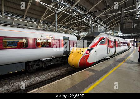 Azuma, LNER Classe 9801 presso la stazione LEED il 13 novembre 2024 Foto Stock