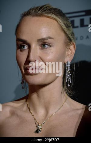 Londra, Regno Unito. 12 novembre 2024. Gli ospiti arrivano per il gala VIP e la presentazione del calendario Pirelli 2025 scattato dal fotografo Ethan James Green al Museo di storia naturale. Crediti: Guy Corbishley/Alamy Live News Foto Stock