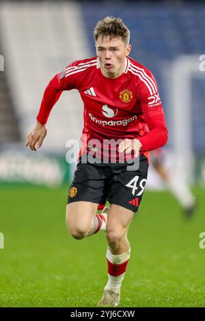 Huddersfield, Regno Unito. 12 novembre 2024. Il centrocampista del Manchester United U21 Ethan Ennis (49) in azione durante la partita di stadio Huddersfield Town FC contro Bristol Street Motors del Manchester United FC U21 del Northern Group F al John Smith's Stadium, Huddersfield, Inghilterra, Regno Unito il 12 novembre 2024 Credit: Every Second Media/Alamy Live News Foto Stock