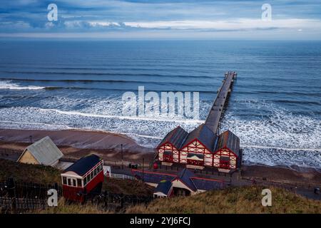 Il Cliff Lift and Pier, Saltburn, Inghilterra. Foto Stock