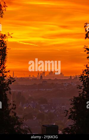 Tramonto sullo skyline di Londra da Windmill Hill Gravesend Kent Foto Stock