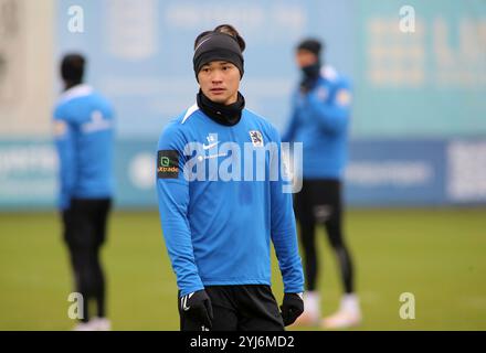 München, Germania 13. Novembre 2024: Fussball, Herren, 3.Liga, Saison 2024/2025, TSV 1860 München, training, Grünwalder Strasse 114 Soichiro Kozuki (TSV 1860 München) Kopf, Oberkörper, stehend, mit Blick nach rechts Foto Stock