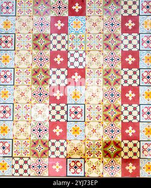stile vintage e piastrelle in ceramica colorata Foto Stock