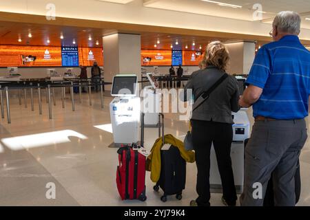 L'aeroporto la Guardia è un trafficato hub aereo di New York City, USA 2024 Foto Stock