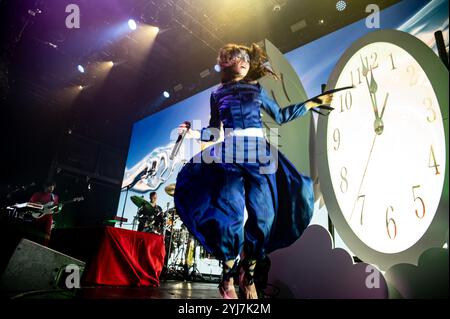 Londra, Regno Unito. 13 novembre 2024. Il duo americano Magdalena Bay gioca a Outernet, il tutto esaurito, per la prima di tre notti consecutive. Cristina Massei/Empics/Alamy Live News Foto Stock