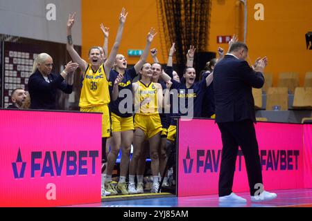 Kiev, Ucraina. 10 novembre 2024. Kiev, Ucraina 10 novembre 2024 la squadra Ucraina festeggia dopo aver segnato durante le qualificazioni FIBA Womens Eurobasket 2025-Ukraine-Serbia-Rimi Olympic Centre di riga, Lettonia (KUBANOV PAVLO UKR/SPP) crediti: SPP Sport Press Photo. /Alamy Live News Foto Stock