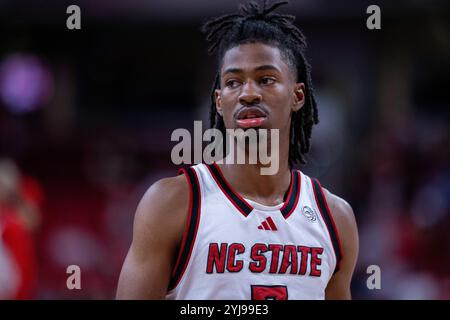 Raleigh, North Carolina, Stati Uniti. 13 novembre 2024. La guardia del North Carolina State Wolfpack Bryce Heard (7) durante il secondo tempo contro i Coastal Carolina Chanticleers nel match di basket NCAA alla PNC Arena di Raleigh, North Carolina. (Scott Kinser/CSM). Crediti: csm/Alamy Live News Foto Stock