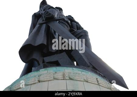 Guerra sovietica Memorial (1949). Nikolai Masalov monumento. Statua di un soldato sovietico che trasportano un salvato bambino tedesco come egli schiaccia una svastica sotto il suo avvio. Eretto in onore dei soldati sovietici dell'Armata rossa che hanno combattuto nella battaglia di Berlino (aprile-maggio 1945) durante la Seconda Guerra Mondiale da scultore sovietico Yevgeny Vuchetich. Parco Treptower. Berlino. Germania. Foto Stock