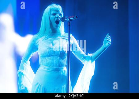 Buenos Aires, Argentina (13 novembre 2024). Aurora, norvegese pop Sensation, si esibisce dal vivo alla Movistar Arena come parte del suo tour presentando il suo nuovo album "What Happened to the Heart?" Crediti: Mariano Garcia/Alamy Live News Foto Stock