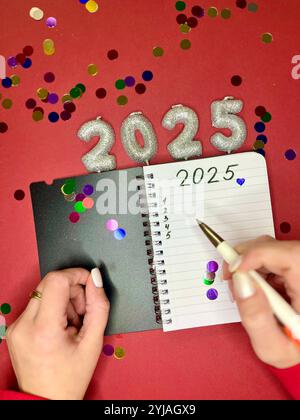 La natura morta del nuovo anno 2025. C'è un posto per Foto Stock