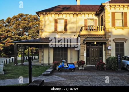 Redleaf, una casa storica intorno al 1863, architettura vittoriana italiana con ampia veranda che si affaccia sul Porto di Sydney Foto Stock