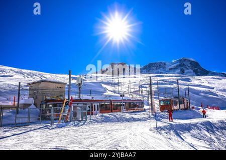 Ferrovia Gorngerat bahn e comprensorio sciistico Zermatt a Riffelberg view, regione Vallese in Svizzera Alpi Foto Stock