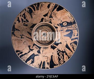 Attico Lekane, figura rossa con scena di gineceo o appartamenti per donne. MUSEO: MUSEO ARCHEOLOGICO, FERRARA, ITALIA. Foto Stock