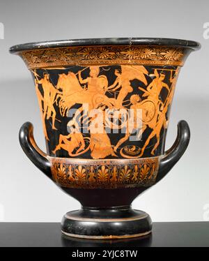 Figura rossa krater dell'attico dipinta da Aison, Vth Century a.C. con scena di Giganti che combattono gli dei Gigantomachy. MUSEO: MUSEO ARCHEOLOGICO, FERRARA, ITALIA. Foto Stock