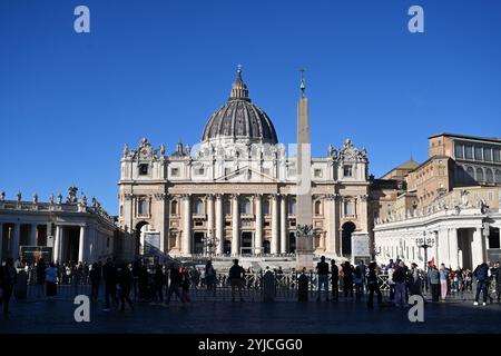 Città del Vaticano - 2 novembre 2024: Basilica di San Pietro in Piazza San Pietro in Vaticano Foto Stock