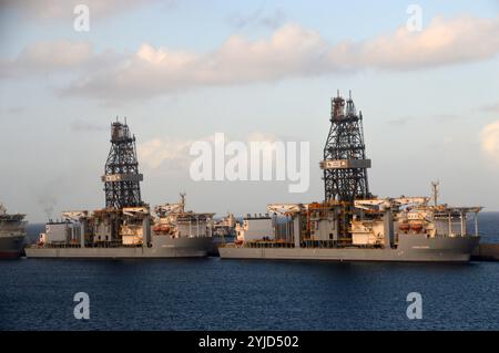 Navi da servizio petrolifero/trivellazione "Atwood Archer & Atwood Admiral" ormeggiate nei moli di Las Palmas De Gran Canaria, Isole Canarie, Spagna, UE. Foto Stock