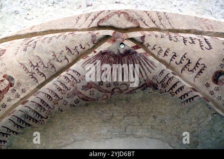 Chiesa di San Pietro, Siuntio, Finlandia. Raro motivo nell'arte muraria medievale: Tutti e sette i peccati mortali sotto forma di serpenti che escono dall'uomo. Frammentato. Foto Stock