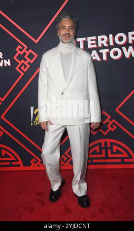 Hollywood, Stati Uniti. 13 novembre 2024. Taika Waititi arriva alla prima "Interior Chinatown" di Hulu a Los Angeles tenutasi al Linwood Dunn Theater il 13 novembre 2024 a Hollywood, CA. © ALO/AFF-USA.com Credit: AFF/Alamy Live News Foto Stock