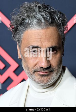 Hollywood, Stati Uniti. 13 novembre 2024. Taika Waititi arriva alla prima "Interior Chinatown" di Hulu a Los Angeles tenutasi al Linwood Dunn Theater il 13 novembre 2024 a Hollywood, CA. © ALO/AFF-USA.com Credit: AFF/Alamy Live News Foto Stock