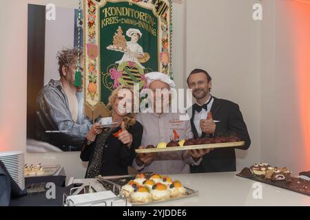 Fernseh-Moderatorin Victoria Herrmann li. Und ihr Ehemann David Böthig re. Bwährend der dopo Show Party der 16. HOPE Gala im Schauspielhaus Dresden. *** La presentatrice televisiva Victoria Herrmann ha lasciato e suo marito David Böthig a destra durante l'After Show Party del 16 HOPE Gala alla Schauspielhaus Dresda Foto Stock