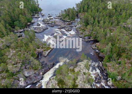 Stromschnellen, Fluß, Fluss, Bach, Forsaleden, Forsaån, Bach, etwa 10 km südlich von Pilgrimstad. Der Forsaån fließt zwischen Locknesjön in der Gemein Foto Stock