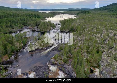 Stromschnellen, Fluß, Fluss, Bach, Forsaleden, Forsaån, Bach, etwa 10 km südlich von Pilgrimstad. Der Forsaån fließt zwischen Locknesjön in der Gemein Foto Stock