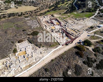 Vista aerea del sito archeologico di Kourion, Episkopi, distretto di Limassol, Repubblica di Cipro Foto Stock