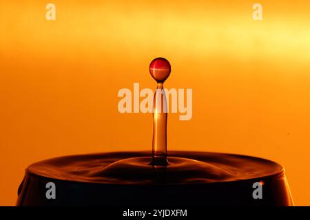 Gocce d'acqua nel bicchiere di birra, Wassertropfen im Bierglas Foto Stock