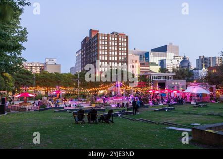 Les Jardins Gamelin, uno spazio culturale lussureggiante in Place Émilie-Gamelin, quartiere degli spettacoli. Montreal, Quebec, Canada. Foto Stock