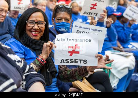 27 febbraio 2024. Boston, Massachusetts. Giorno della hall per adulti più anziani. Consiglio d'azione del Massachusetts. Centinaia di persone hanno partecipato al più anziano Adult lobby Day presso il Massachusetts Foto Stock