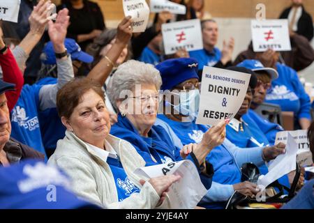 27 febbraio 2024. Boston, Massachusetts. Giorno della hall per adulti più anziani. Consiglio d'azione del Massachusetts. Centinaia di persone hanno partecipato al più anziano Adult lobby Day presso il Massachusetts Foto Stock