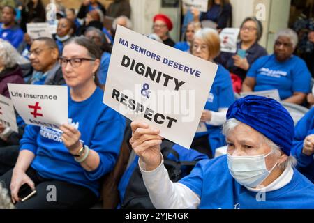 27 febbraio 2024. Boston, Massachusetts. Giorno della hall per adulti più anziani. Consiglio d'azione del Massachusetts. Centinaia di persone hanno partecipato al più anziano Adult lobby Day presso il Massachusetts Foto Stock