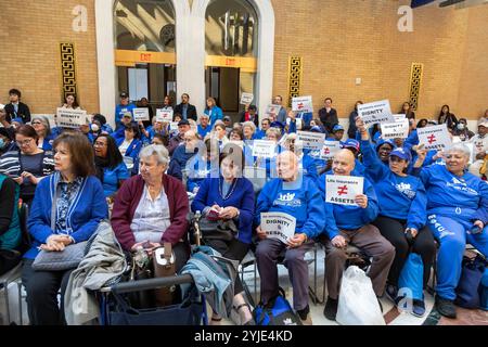 27 febbraio 2024. Boston, Massachusetts. Giorno della hall per adulti più anziani. Consiglio d'azione del Massachusetts. Centinaia di persone hanno partecipato al più anziano Adult lobby Day presso il Massachusetts Foto Stock