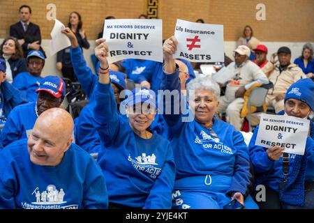 27 febbraio 2024. Boston, Massachusetts. Giorno della hall per adulti più anziani. Consiglio d'azione del Massachusetts. Centinaia di persone hanno partecipato al più anziano Adult lobby Day presso il Massachusetts Foto Stock