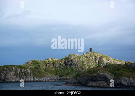 Henningsaer è un villaggio di pescatori nel comune norvegese di Vagan, situato su due piccole isole al largo dell'isola Lofoten di Austvagoya in Foto Stock